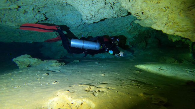IANTD side mount cave diver