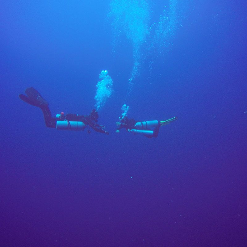Sidemount ocean diving